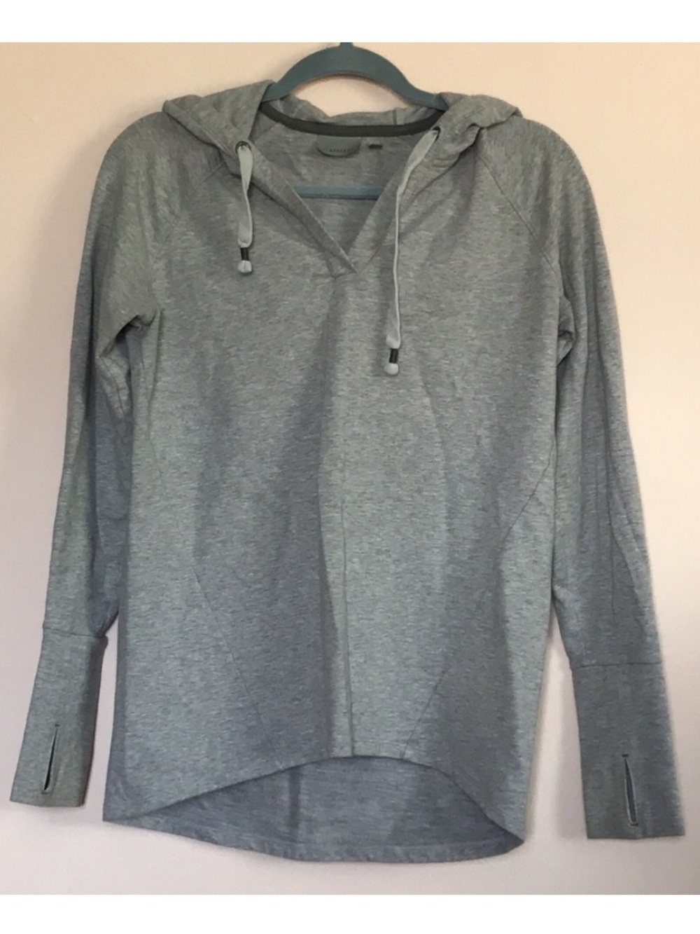 Athleta Heather Gray heather Idylwild Sweatshirt hoodie with thumb holes sz Sm